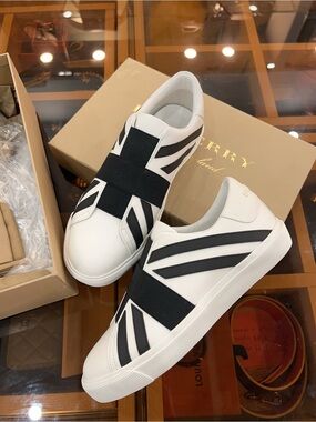 Burberry Sneaker Size37 New
